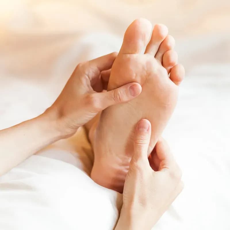 تدليك الأقدام والرأس